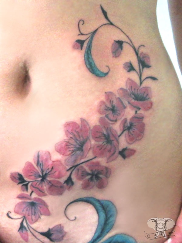 Татуировка на животе «Цветы»
